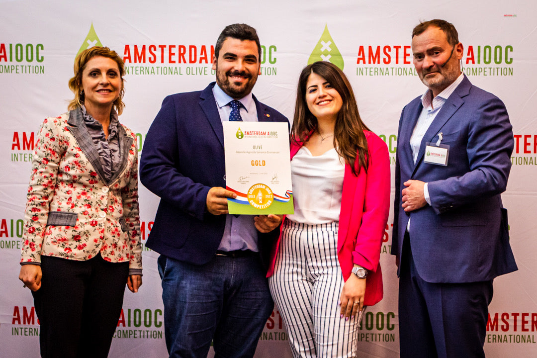 🥇 Ulivè Grand Cru conquista l'oro all'Amsterdam International Olive Oil Competition! 🏆